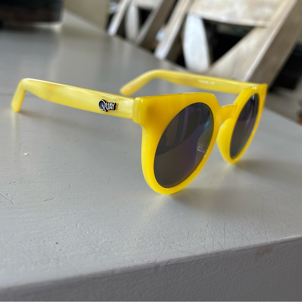Quay Australia Yellow Frame Round Sunglasses Multicolor Lenses Frankie 3.3 NEW - Picture 14 of 16